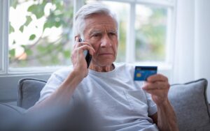 Top 10 delle truffe ai danni degli anziani