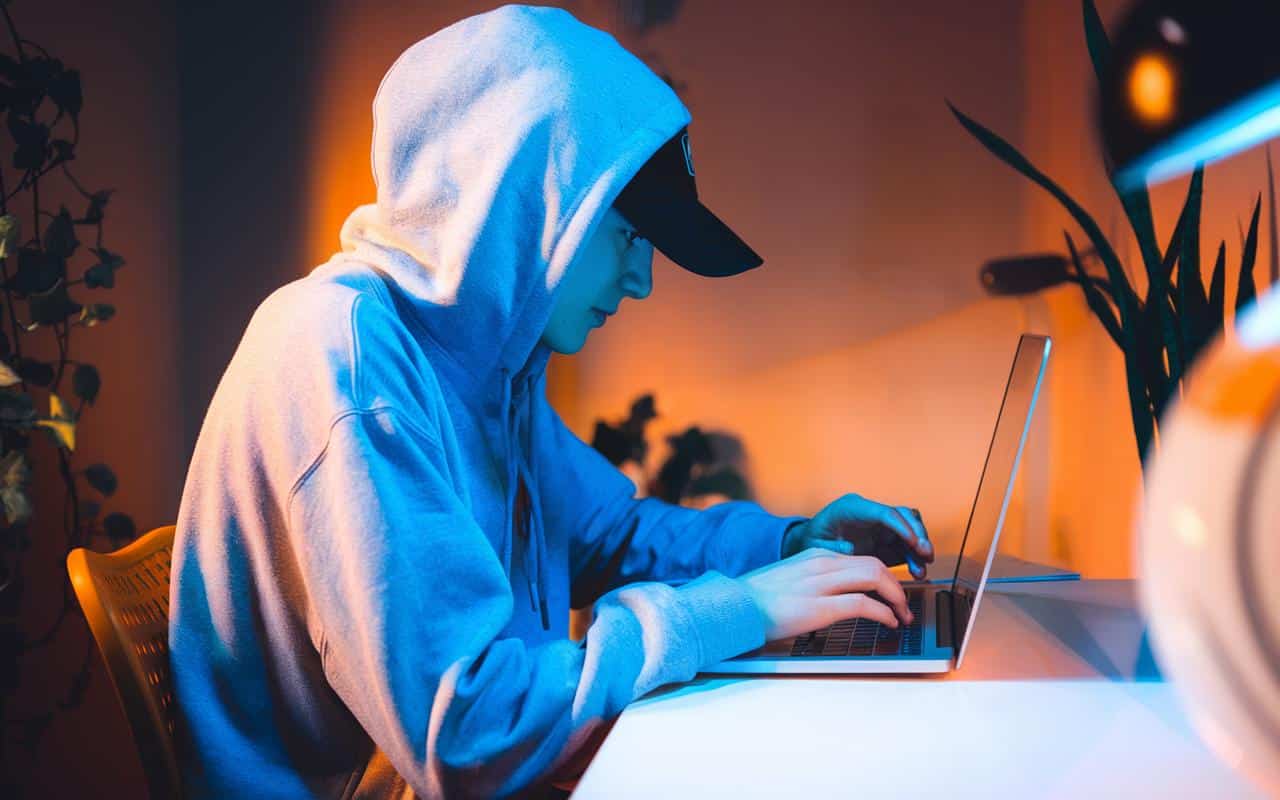 Truffe via SMS: smantellata una rete criminale in Spagna, quasi 400.000 euro sottratti